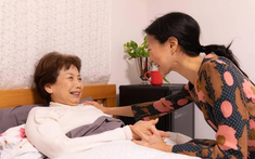 Tôi từng nghĩ mẹ ruột và mẹ kế là kẻ thù không đội trời chung, nào ngờ giờ họ đòi dọn về sống chung với nhau