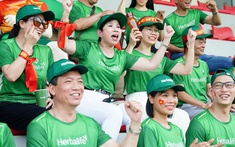 Các cổ động viên của Herbalife Việt Nam góp phần truyền cảm hứng và niềm xem bong da truc tiep cup c1 cho những cô gái vàng của Bóng đá Việt Nam