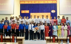 Đoàn viên ứu tú Lê Ngọc Mỹ Trâm – Chiến sĩ Chiến dịch tình nguyện Hoa phượng đỏ được đứng vào hàng ngũ của Đảng