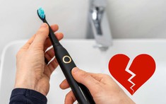 Người phụ nữ bắt quả tang chồng ngoại tình nhờ bàn chải đánh răng điện