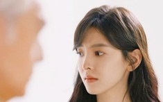 Chị chồng hay mua quà cho con trai tôi, chuyện đến tai bố chồng, ông gọi điện cảnh cáo tôi đừng có thấy con gái ông giàu có mà lợi dụng