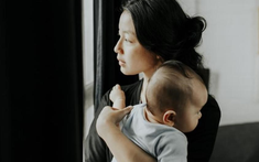 Review có tâm, chân thực, "không filter" về những thay đổi của cơ thể mẹ sau cuộc sinh nở: Bụng mỡ, đầu hói và thơm mùi sữa trớ