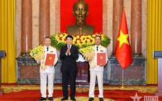 Chủ tịch nước trao Quyết định thăng quân hàm; cấp bậc hàm Đại tướng, Thượng tướng đối với sĩ quan Quân đội và Công an