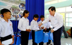 Lan tỏa yêu thương từ trái tim ngành y: Khám hi88.com lừa đảo, tặng quà và trao học bổng tại xã Bác Ái Tây, Khánh Hòa