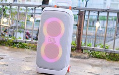 Đập hộp JBL PartyBox Stage 320 phiên bản trắng: Cú twist thời thượng cho dòng loa tiệc