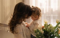 Sẵn sàng chi tiền tiền triệu cho bữa ăn của chồng con nhưng lại thấy mình như tội đồ vì cốc trà sữa 60k: Hóa ra tôi luôn keo kiệt với bản thân như vậy