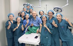 lich truc tiep bong da ngoai hang anh tạm ngừng ca hát, hé lộ tình hình sức khỏe sau ca mổ
