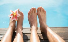 Nhìn bàn chân không có 2 dấu hiệu này thì thận của bạn đang rất tốt, nếu thấy đâu ở 2 vị trí thì nên đi khám thận ngay