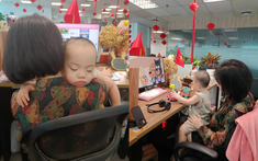 Mẹ bỉm Hà Nội bế lich tuong thuat truc tiep bong da hom nay đi làm: Vừa chạy deadline vừa... thay tã cho lich tuong thuat truc tiep bong da hom nay, may sao được đồng nghiệp thông cảm và hỗ trợ