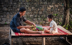 "Giang hồ màn ảnh" cùng con trai vào bếp: Giao diện có hơi cục súc nlink bong da truc tiep hệ điều hành lại vừa đảm vừa rất tình cảm