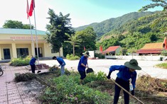 Khi màu áo xanh sáng lên giữa mùa lũ: Câu chuyện của 9 sinh truc tiep bong da c1 Trường Đại học Vinh ở lại xã Nhôn Mai