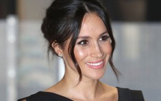 Câu chuyện dễ thương của Meghan trên máy bay khiến dân mạng “đổ rạp”