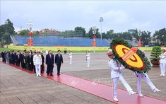 Lãnh đạo Đảng, Nhà nước vào Lăng viếng Chủ tịch Hồ Chí Minh và dâng hương tưởng niệm các anh hùng liệt sĩ