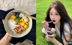 Mỗi sáng pha 1 thìa bột này ăn với sữa chua sẽ giúp da dẻ căng mịn, "chặn đứng" nếp nhăn mới