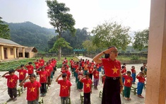 Gieo chữ nơi biên viễn: Tấm lòng người thầy, người cô