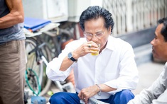 Chế Linh đi dạo ở Hà Nội: Ông cụ vừa ngước lên thấy tôi thì giật mình thốt lên "không lấy tiền đâu"