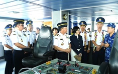 Tàu CSB 8001 cập cảng Jakarta, bắt đầu chuỗi hoạt động giao lưu với Cảnh sát biển Indonesia