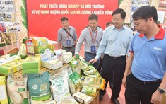 Các gian hàng đã sẵn sàng cho ngày khai mạc Triển lãm