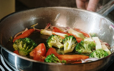 Ăn rau sống hay rau chín tốt hơn?