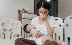 "Tao chưa thấy mẹ nào ác như mày": Cho lich bong da truc tiep đi trẻ từ 9 tháng, tôi trở thành mẹ mìn trong lời đàm tiếu của chính gia đình mình