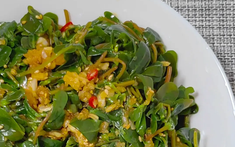 Giữa mùa nóng đỉnh điểm, loại rau dại này rẻ bèo, ngon giòn, lại giúp giải độc, cực tốt cho sức khỏe, đừng bỏ lỡ!