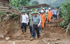 Thủ tướng: Chậm nhất tháng 9 phải bố trí đất, xây dựng lại nhà ở cho các hộ bị mất nhà do thiên tai