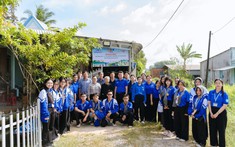 Thắp lửa nhiệt huyết tuổi trẻ: Thành đoàn TP. Hồ Chí Minh thăm và động viên chiến sĩ truc tiep bong da c1 mùa hè xanh tại Tân An Hội và An Giang