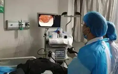 Người đàn ông qua đời vì ung thư đại tràng dù ngủ sớm, dậy sớm, thích đi bộ, bác sĩ lắc đầu: 4 thực phẩm yêu thích của nhiều người là nguyên nhân