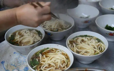 Vì sao bữa sáng không nên ăn mì? Không chỉ mì, 3 loại thực phẩm này cũng cần tránh xa