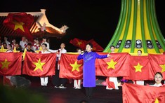 Sâu lắng chương trình nghệ thuật đặc biệt “Lời tri ân – Dòng sông hoa lửa”