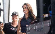Meghan Markle “chơi chiêu” tóc vàng: Fan Hoàng gia réo tên Vương phi Kate ngay lập tức!