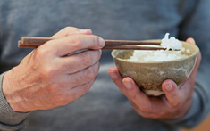 Cách nhai đúng sau tuổi 50