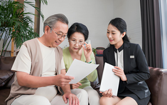 Biết vợ chồng con trai định vay tiền mua ô tô, bố mẹ gọi điện thông báo một truc tiep bong da keo nha cai khiến các con vỡ òa