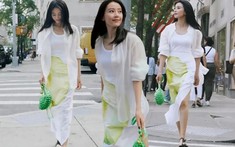 Mùa thu này, áo sơ mi lại hot trở lại! Ngay cả Cao Viên Viên cũng mê mặc, phối cùng váy hay quần đều rất đẹp