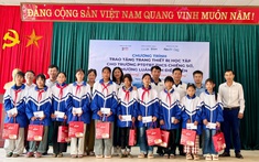 Câu lạc bộ CEO 1983 trao quà và thiết bị học tập cho học sinh và người dân xã Mường Luân tỉnh Điện Biên