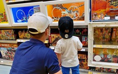 Con nhất quyết đòi bố bế khi đi siêu thị nhưng bị từ chối, câu nói tiếp theo của cậu bé khiến người bố "tỉnh ngộ"