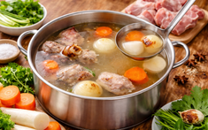 Cách hầm xương ngọt thanh tự nhiên, nước trong veo mà không cần bột ngọt