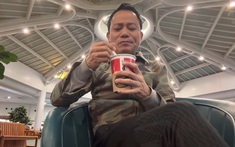 Con trai Chế Linh qua Mỹ, đi xin nước sôi ăn mì gói