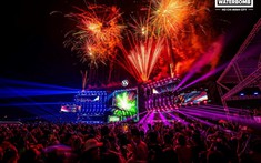 Bi Rain, Hwasa, Sandara Park và dàn sao khuấy động Waterbomb 2025