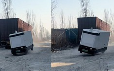 Xe giao hàng tự lái “đại náo” phố xá Trung Quốc, phi qua đường xấu như xe off-road