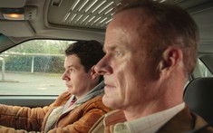 Xem phim Sex Education, tôi nhớ lại ánh mắt thất vọng của bố mình 17 năm trước