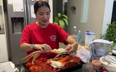 Nữ NSƯT U50 làm bà chủ: "Tôi làm cực khổ, ăn con tôm cũng bị chỉ trích"