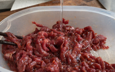 Thêm 1 loại quả vào ướp, thịt bò nấu xong mềm mọng, thơm ngon, bổ sung sắt cực tốt