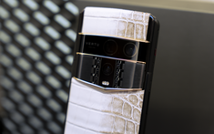 Vertu Agent Q da cá sấu bạch tạng giá hơn 1 tỷ đồng tại Việt Nam