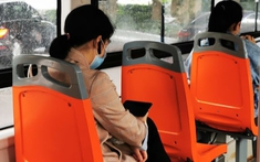 3 kiểu dùng điện thoại khi ngồi trên xe khách về quê chứng tỏ EQ cao