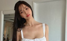 Người phụ nữ 47 tuổi này chống già đỉnh cao, netizen: “Cứ như thể cô ấy ăn chất bảo quản vậy!”