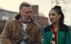 Xem phim Sex Education, tôi sốc tột độ khi con đề nghị: "Bố mẹ hãy ly hôn đi, con mệt mỏi lắm rồi!"