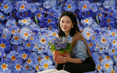 "Cực phẩm" chưng Tết lạ mắt với vẻ đẹp ma mị, nhìn qua tưởng hoa giả mà lại thơm ngát hương xuân