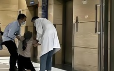 Bác sĩ bệnh viện tuyến đầu: "Sau 24 năm làm việc trong ICU, tôi thà nuôi đứa con ngốc nghếch một chút"