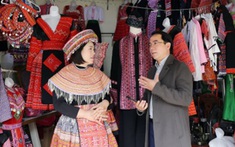 Tung tăng một miền váy áo Mộc Châu